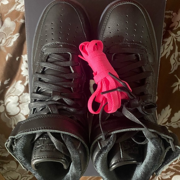 AIR FORCE 1 MID PRM
BLACK/METALLIC SILVER
NOIR/ARGENT METALLIQUE - Picture 6 of 11